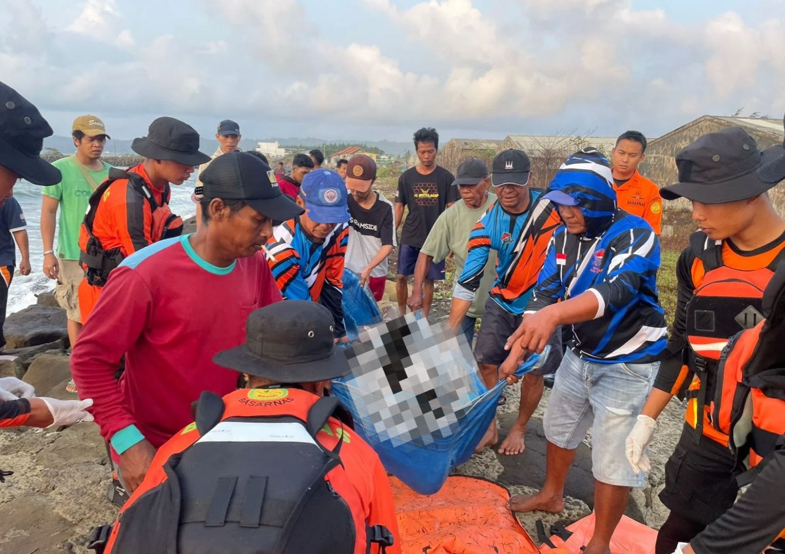 NELAYAN JATUH DIPERAIRAN CILACAP DITEMUKAN MENINGGAL DUNIA