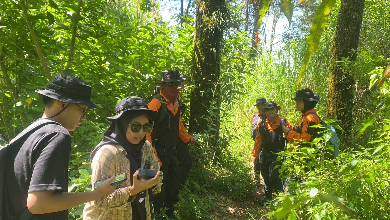 SATU ORANG HILANG DI HUTAN WANATIRTA BREBES, TIM SAR GABUNGAN LAKUKAN PENCARIAN